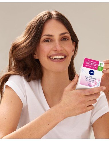nivea skincare illuminante cofanetto: crema giorno + struccante + labello: tuttocasashop.live: igiene e cura della persona