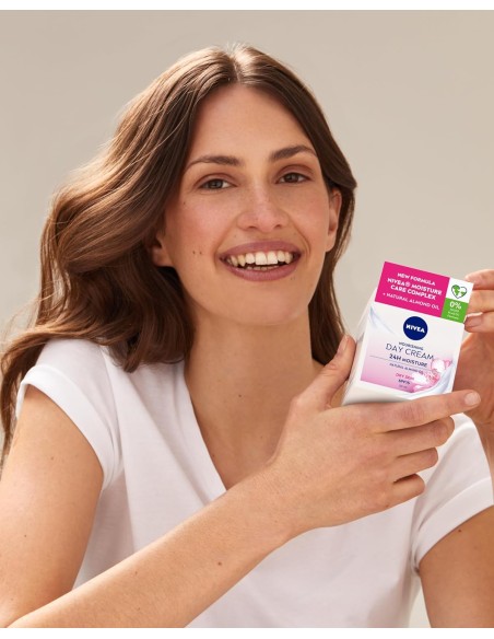 nivea skincare illuminante cofanetto: crema giorno + struccante + labello: tuttocasashop.live: igiene e cura della persona